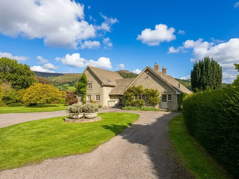 Glanusk Lodge 01